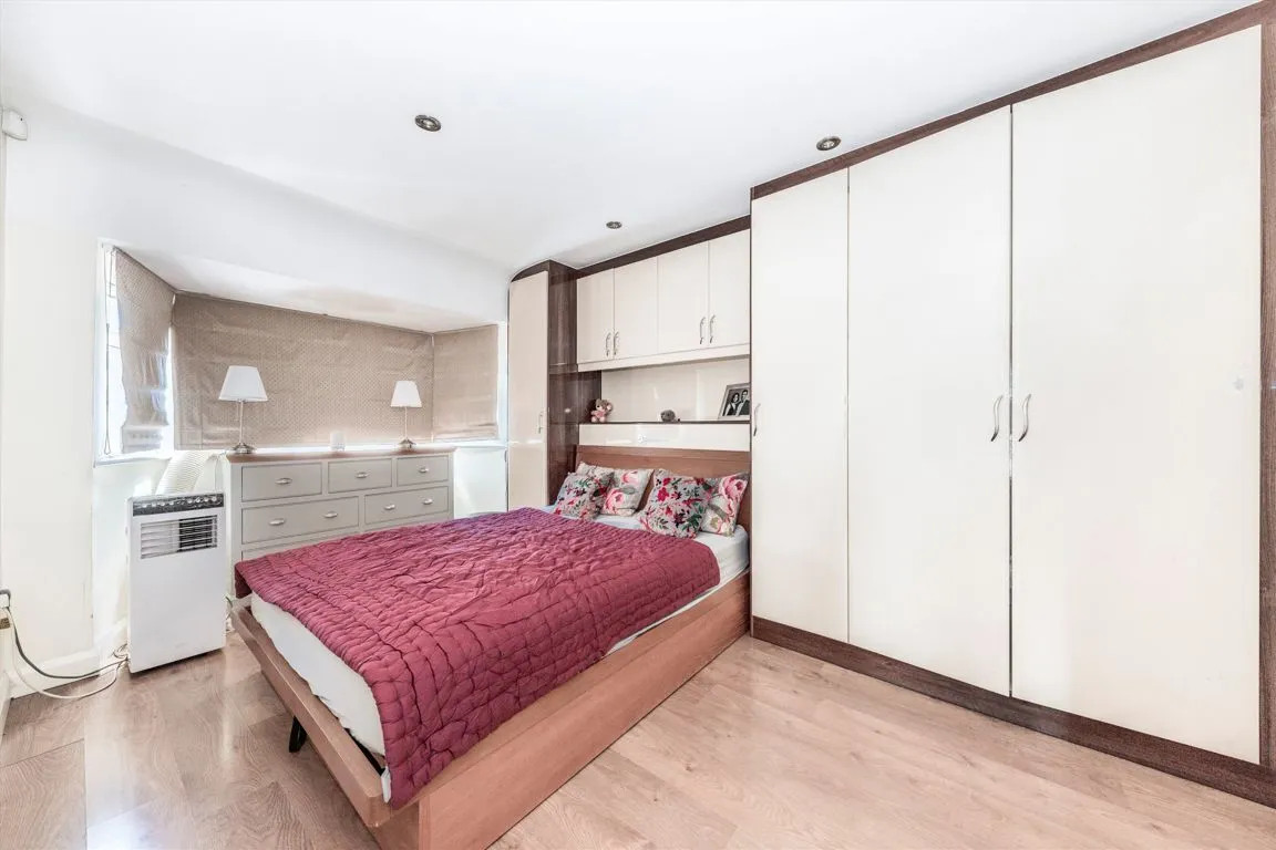 Beech Way, TW2, photo 5