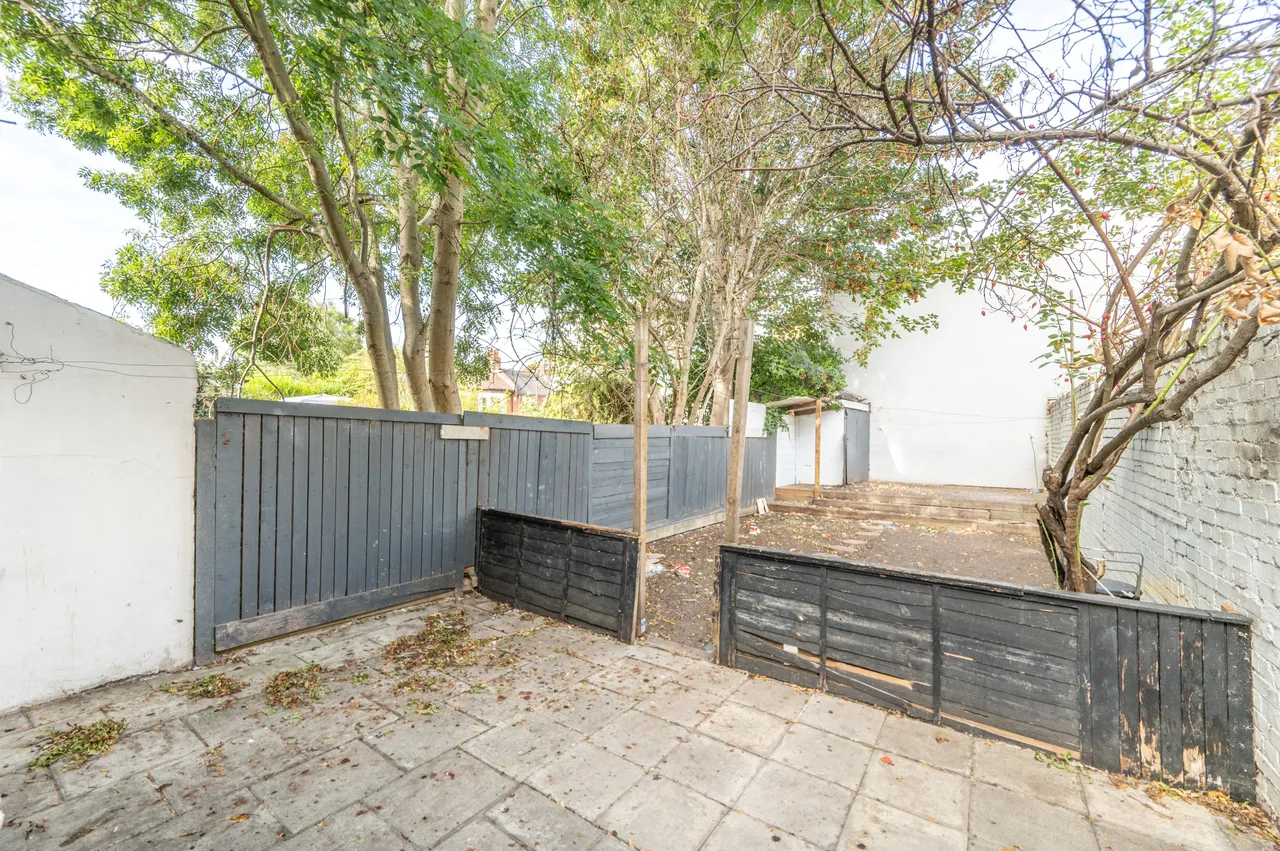 London, NW2, photo 8