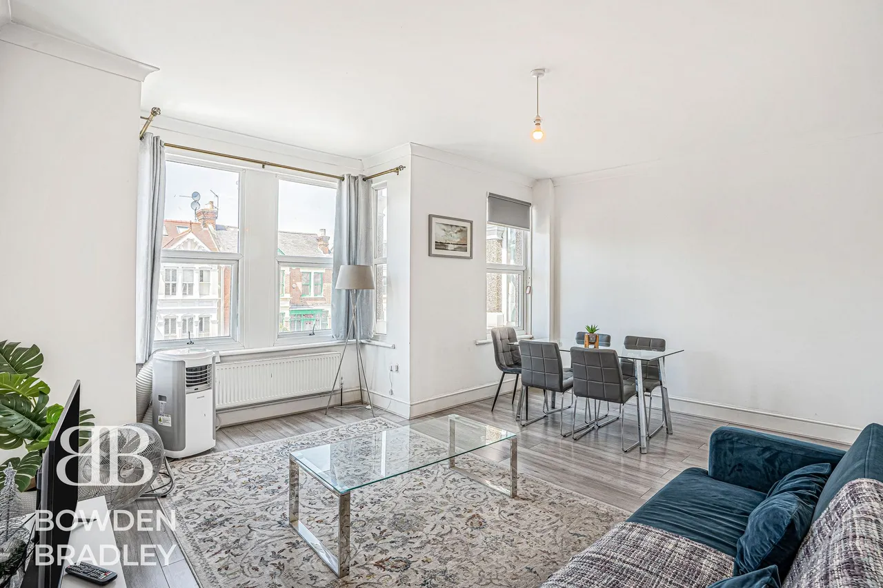 Redcliffe Gardens, Ilford, IG1, photo 2