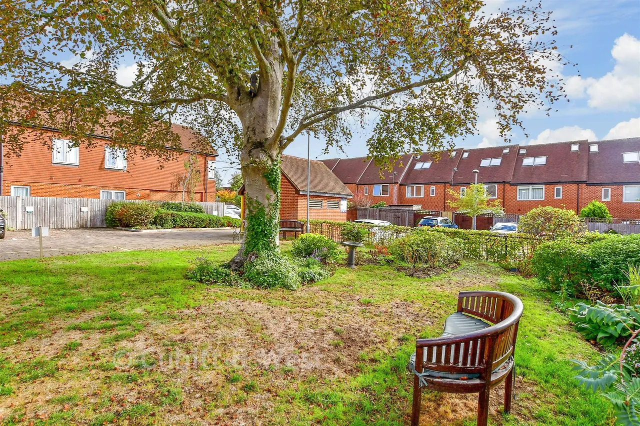 St. Margaret's Way, Midhurst, GU29, photo 8