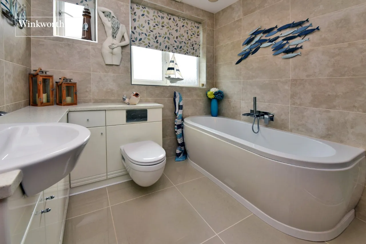 Priory Crescent, Cheam, SM3, photo 16