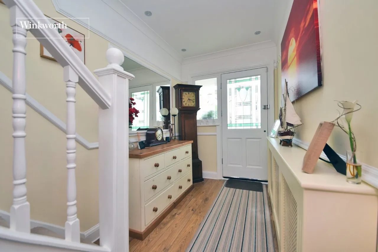 Priory Crescent, Cheam, SM3, photo 9