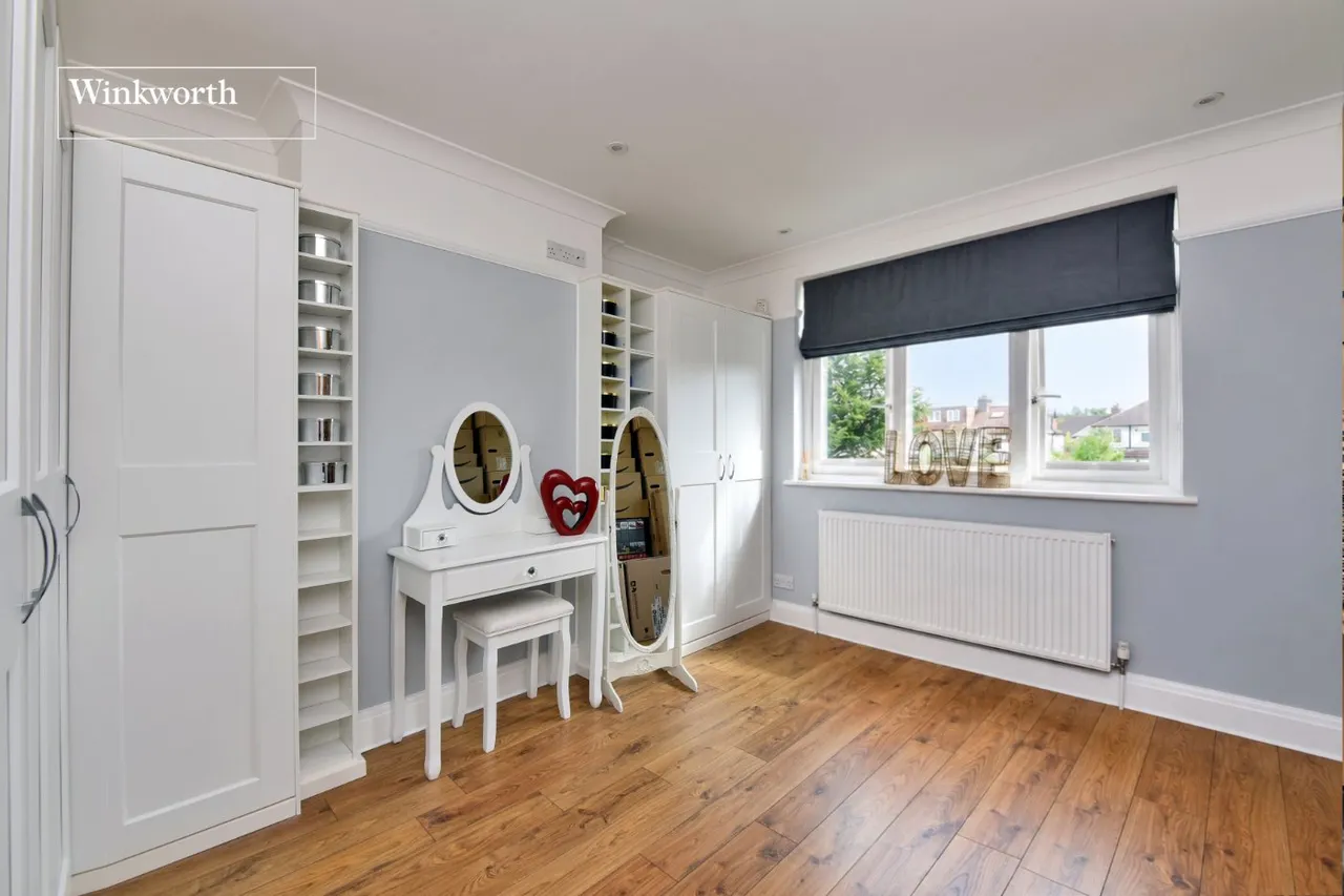 Priory Crescent, Cheam, SM3, photo 12