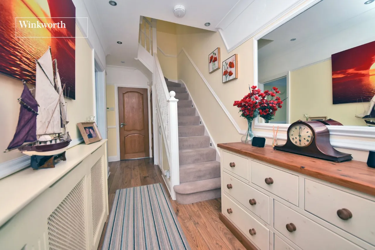 Priory Crescent, Cheam, SM3, photo 10