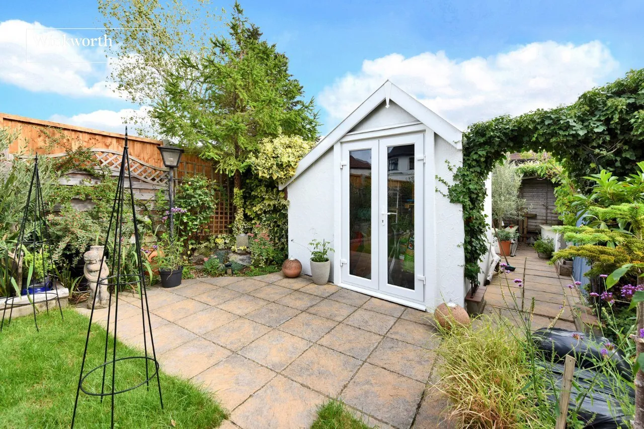 Priory Crescent, Cheam, SM3, photo 21