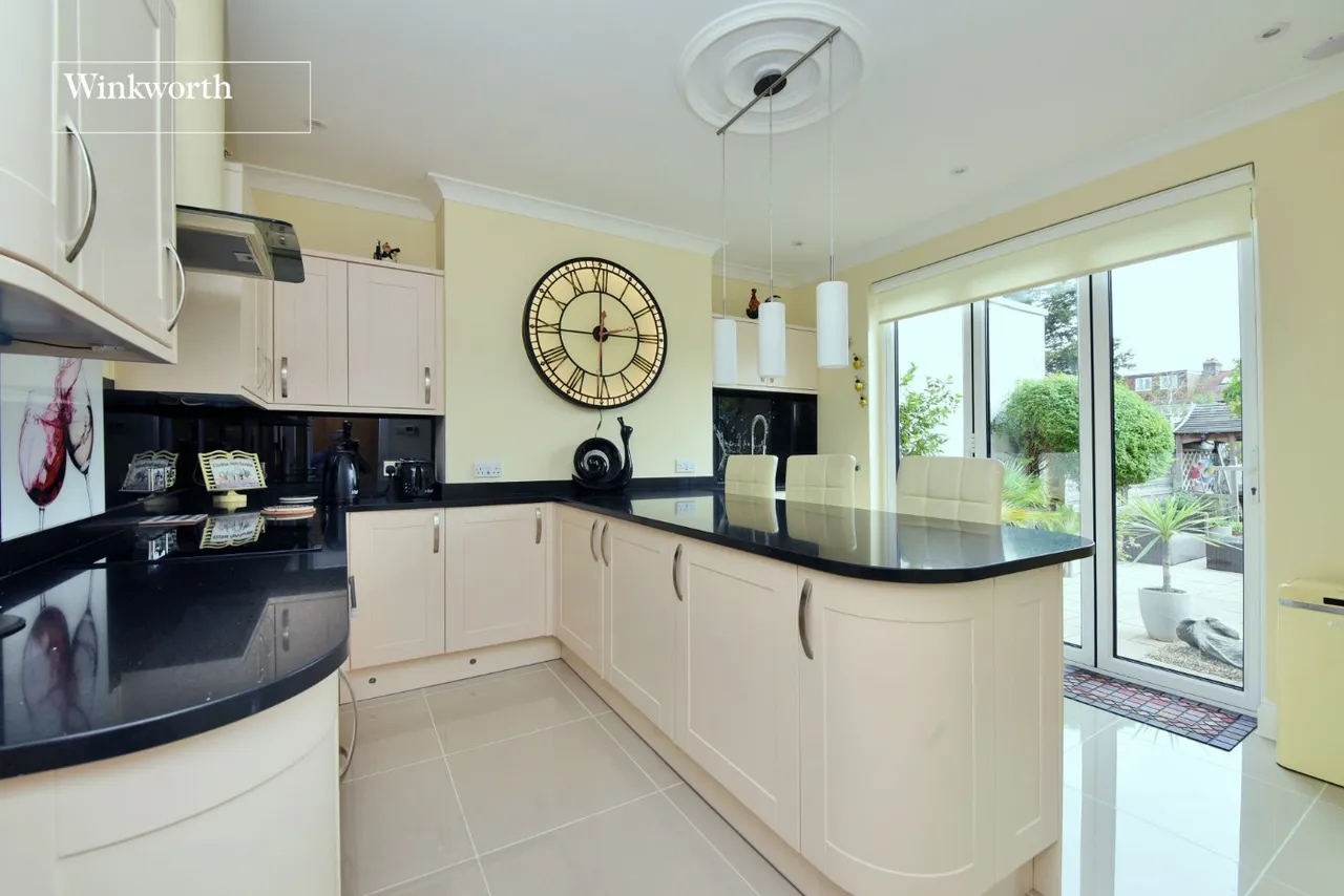 Priory Crescent, Cheam, SM3, photo 6