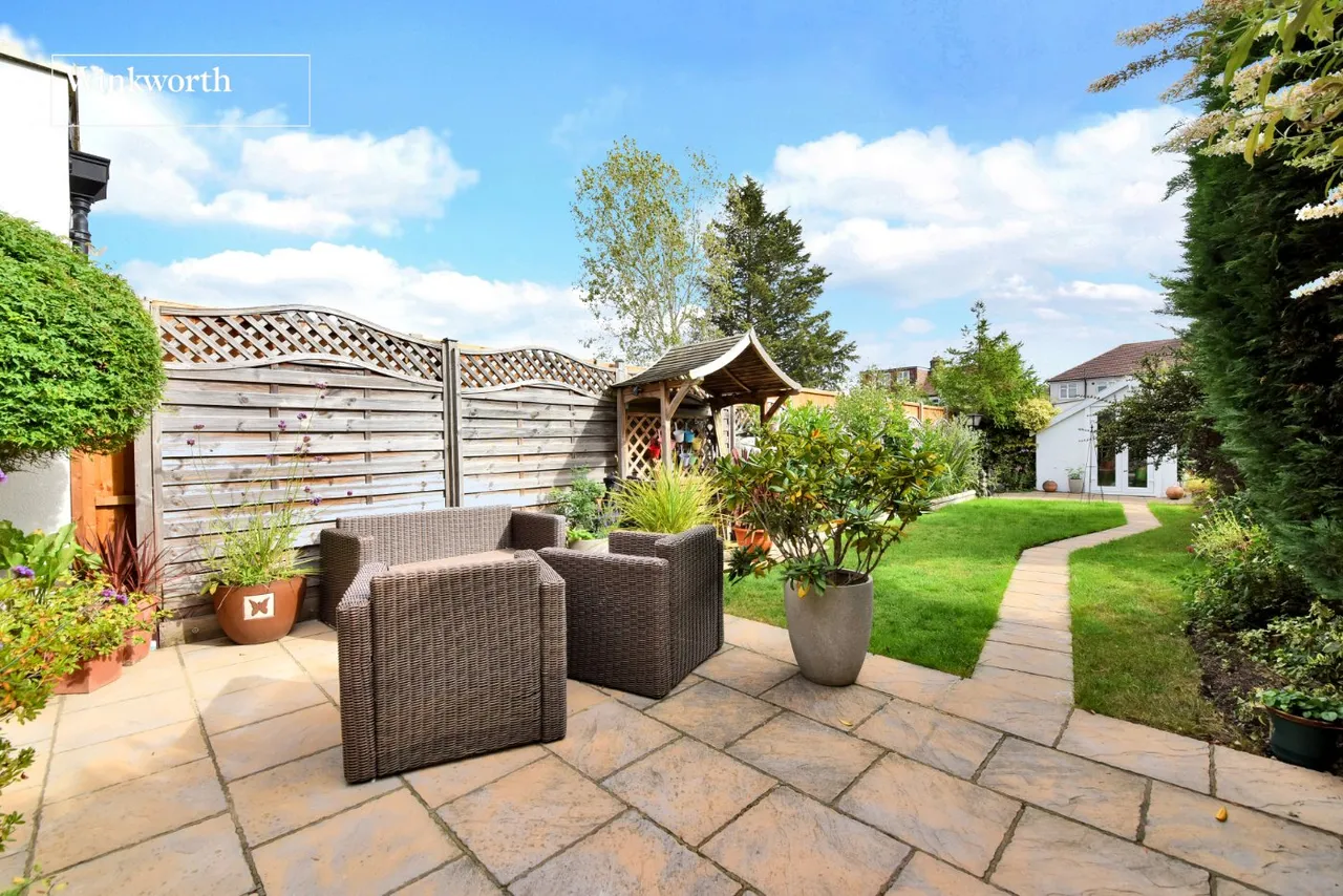 Priory Crescent, Cheam, SM3, photo 20