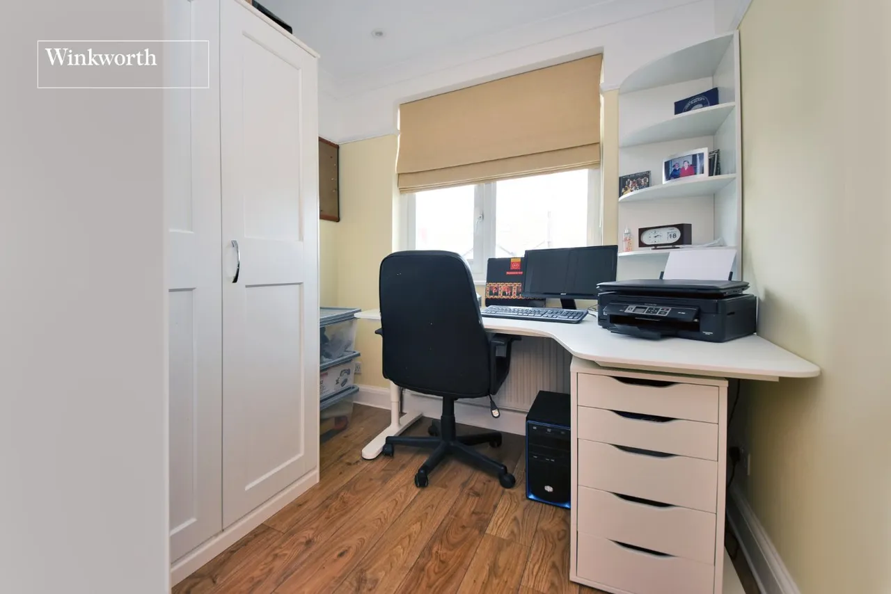 Priory Crescent, Cheam, SM3, photo 13