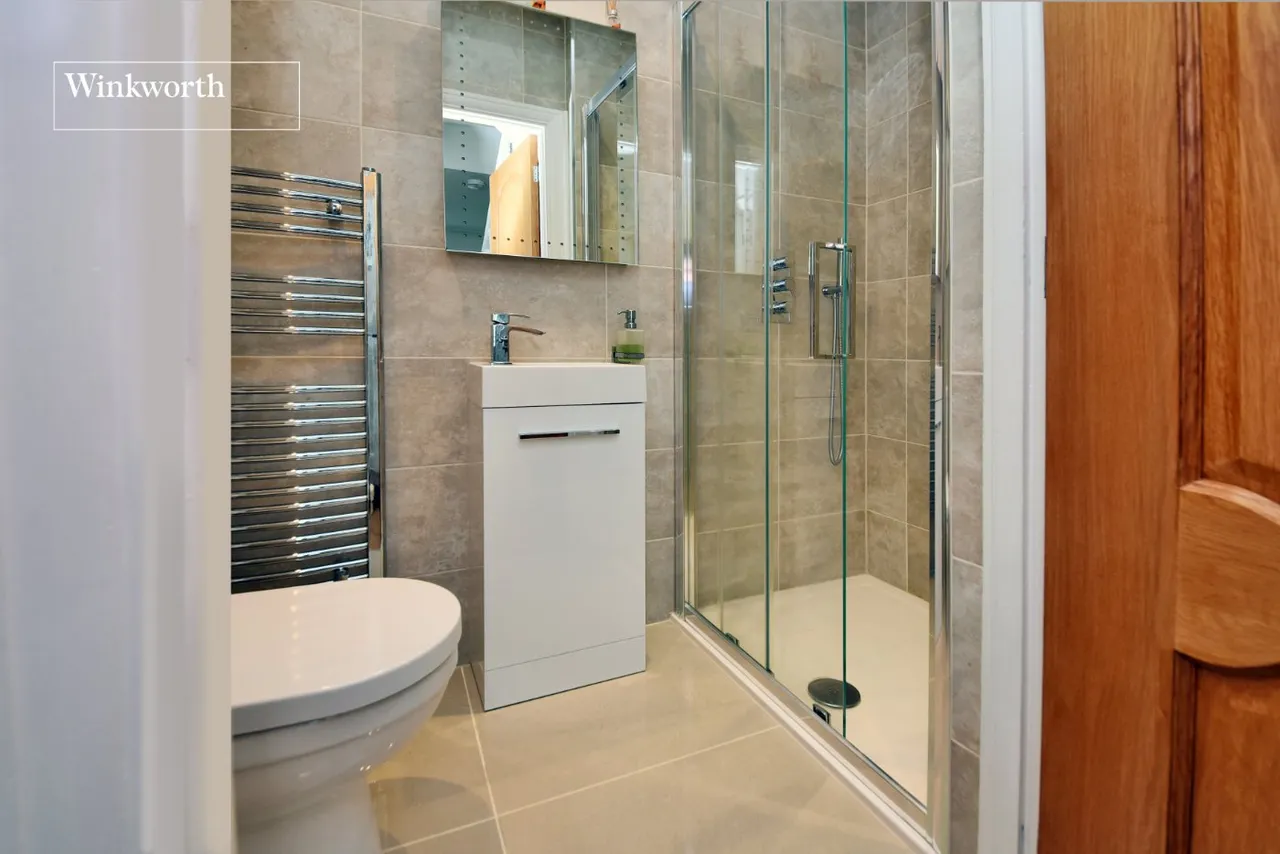Priory Crescent, Cheam, SM3, photo 17