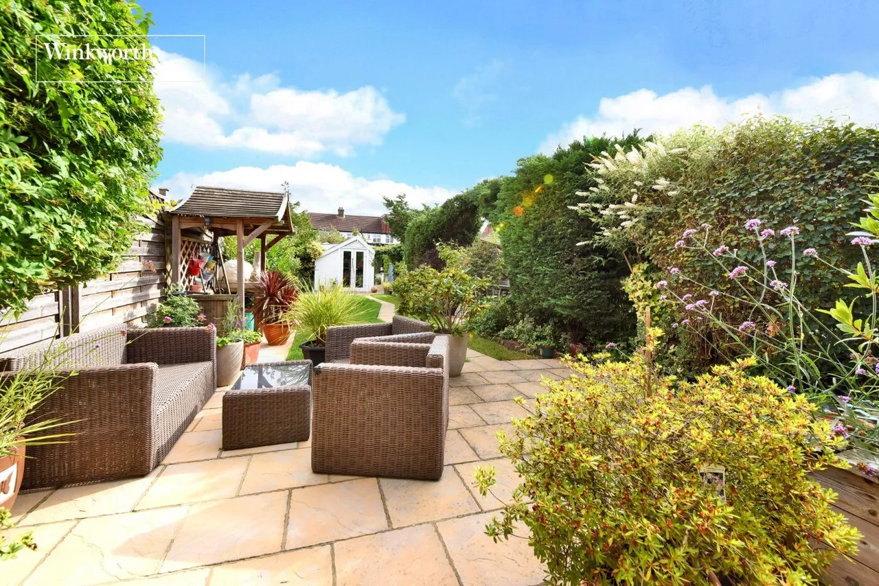 Priory Crescent, Cheam, SM3, photo 18