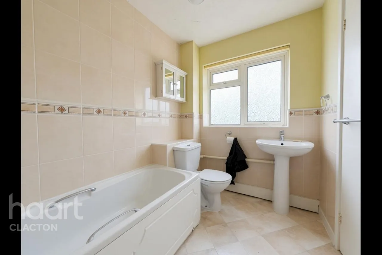 Walton Road, Walton On The Naze, CO14, photo 7