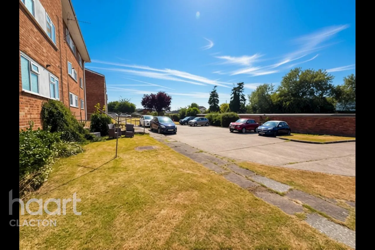 Walton Road, Walton On The Naze, CO14, photo 9