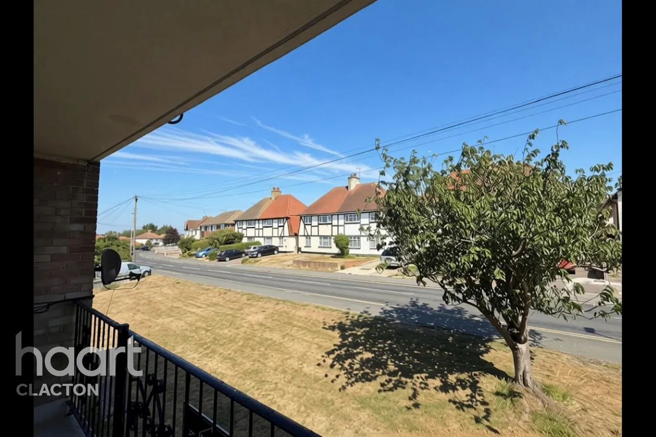 Walton Road, Walton On The Naze, CO14, photo 3