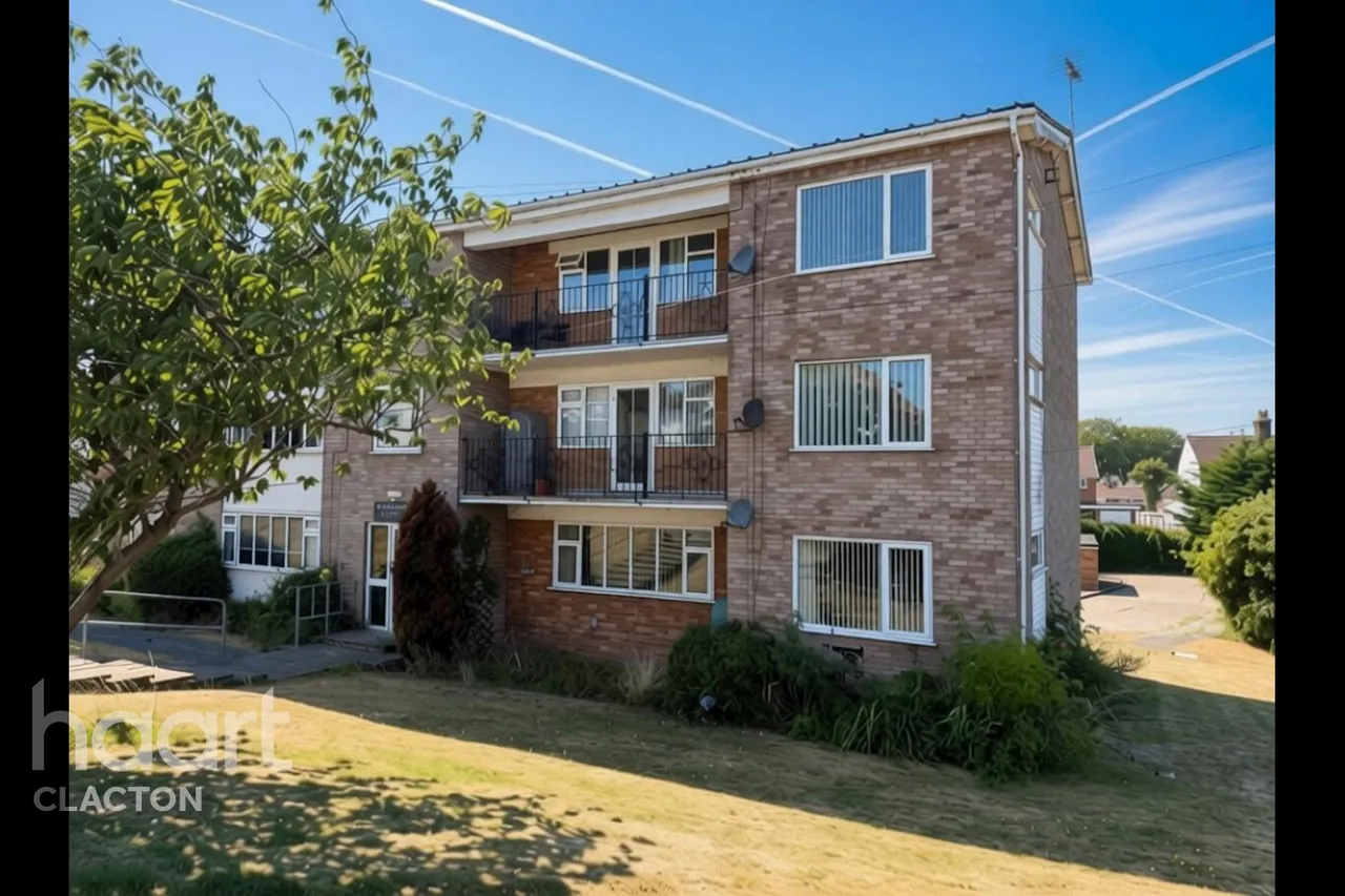 2 bed flat for sale, Walton Road, Walton On The Naze, CO14