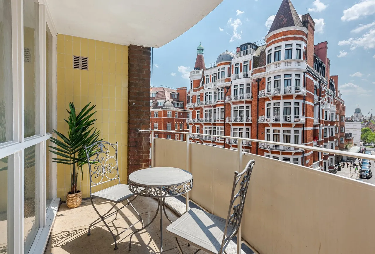 Hans Crescent, Kensington and Chelsea, London, SW1X, photo 3