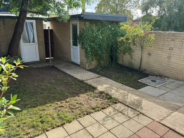 Howards Grove, SO15, photo 11