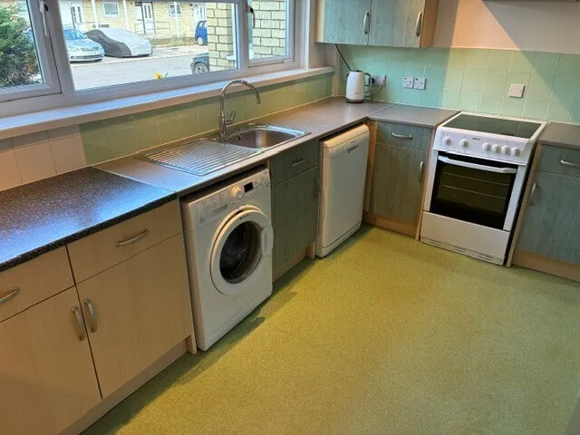 Howards Grove, SO15, photo 4