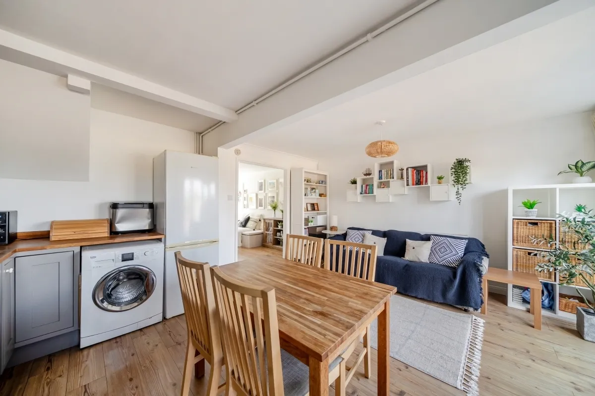 Buckingham Gardens, West Molesey KT8, photo 7