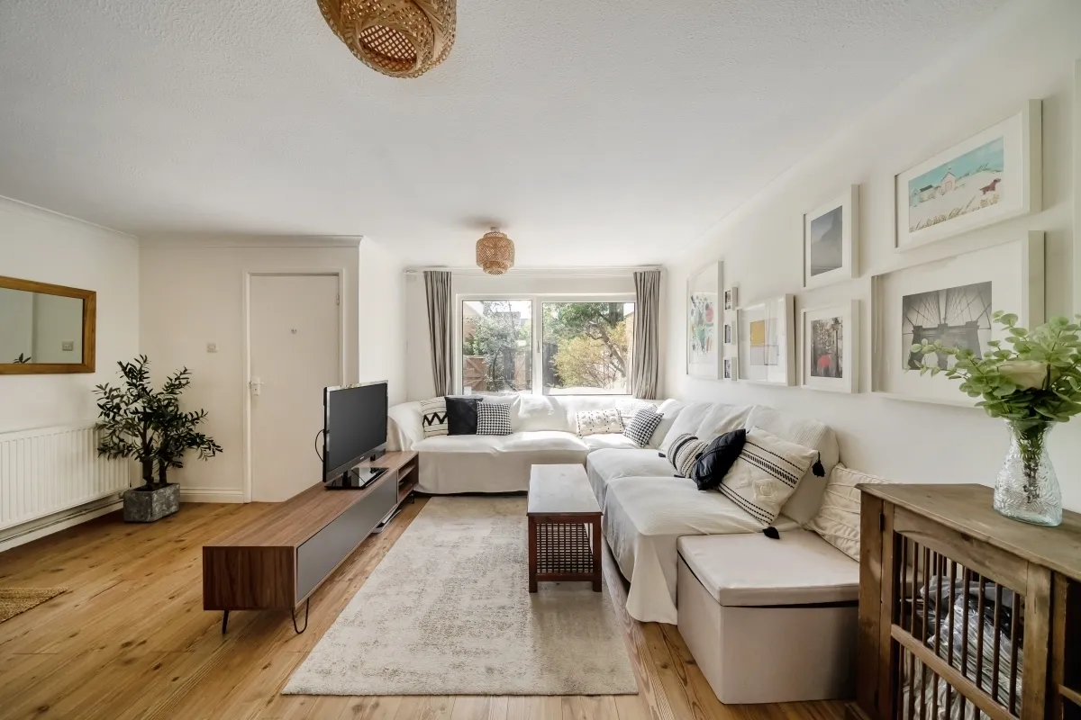 Buckingham Gardens, West Molesey KT8, photo 10