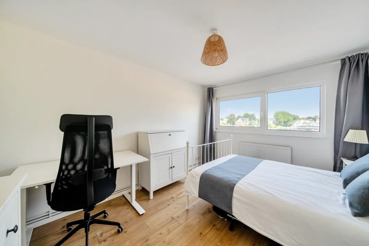 Buckingham Gardens, West Molesey KT8, photo 12