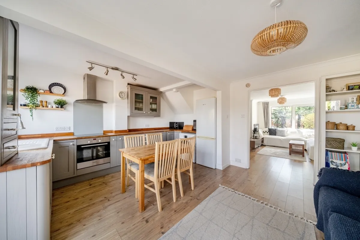 Buckingham Gardens, West Molesey KT8, photo 8