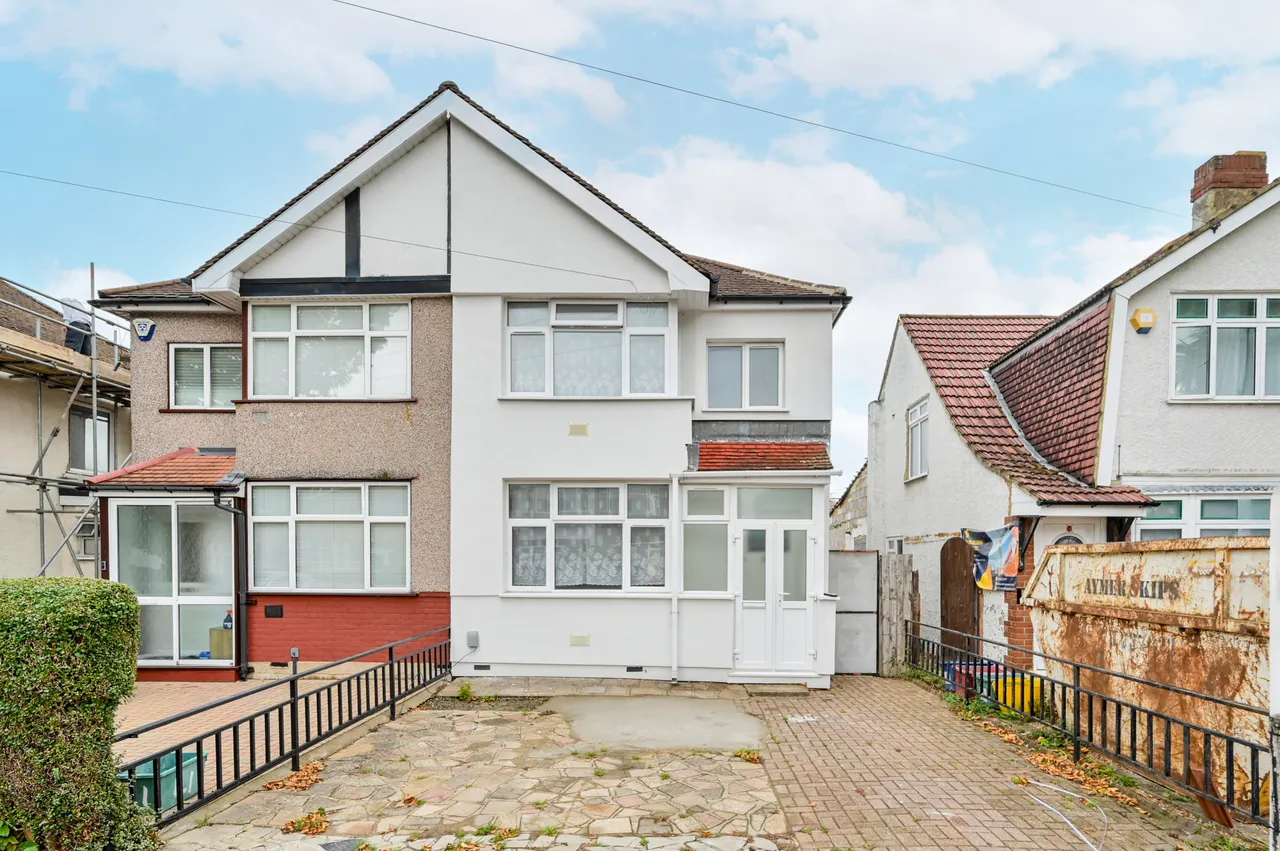 3 bed house for sale, Feltham, TW14