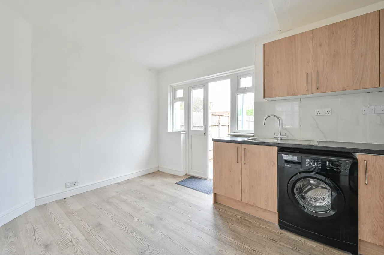 Feltham, TW14, photo 9
