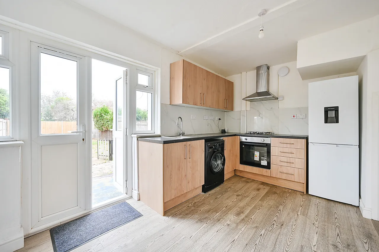 Feltham, TW14, photo 3