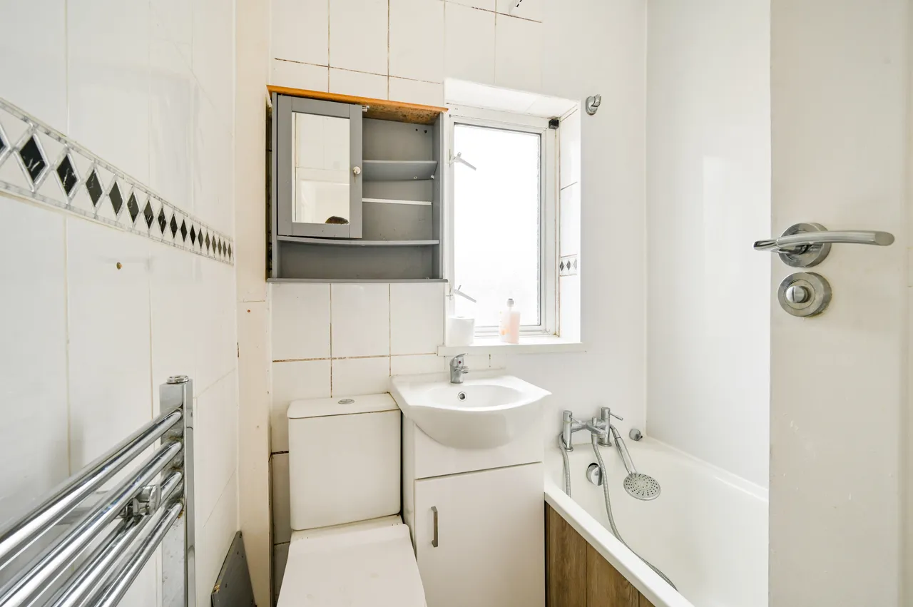 Feltham, TW14, photo 6