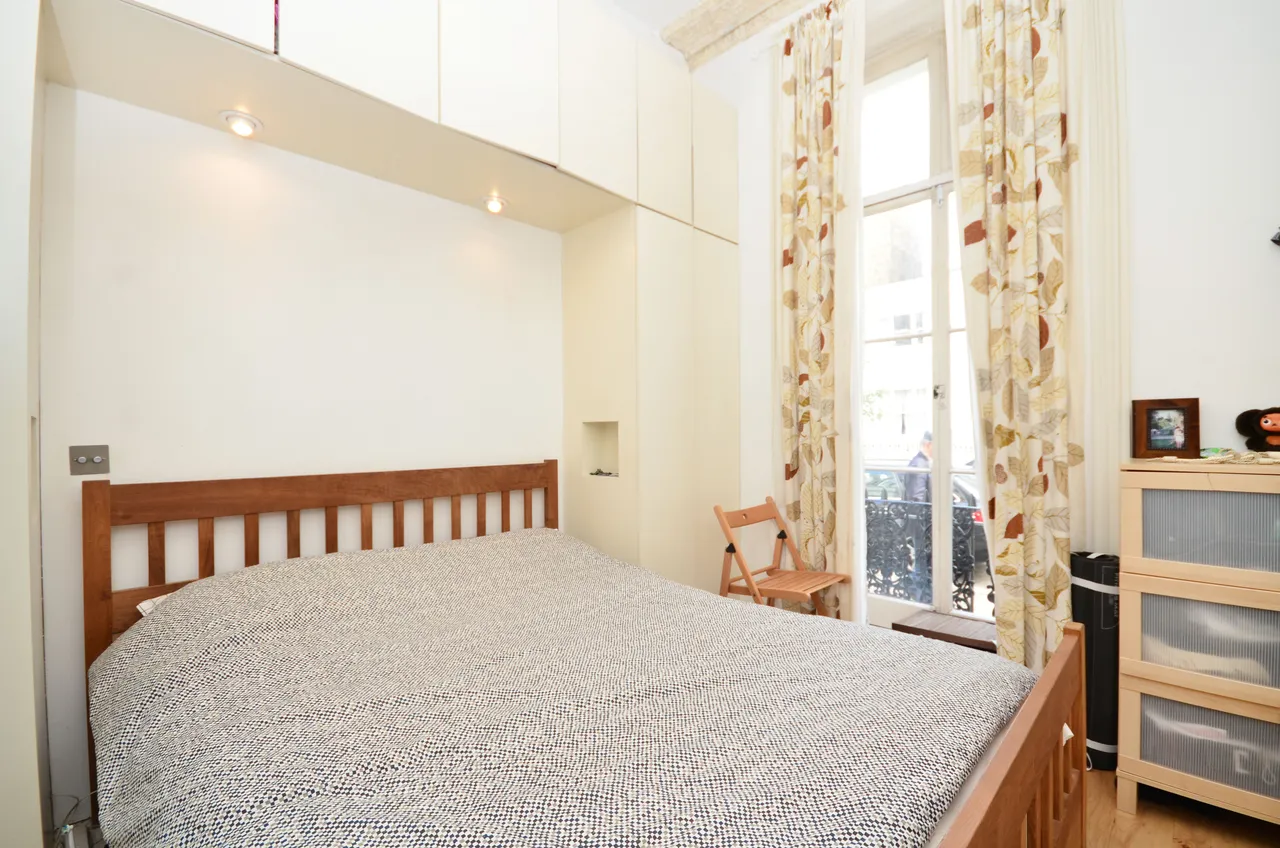 Raised Ground Floor Flat, 69 Gloucester Street, London, photo 3