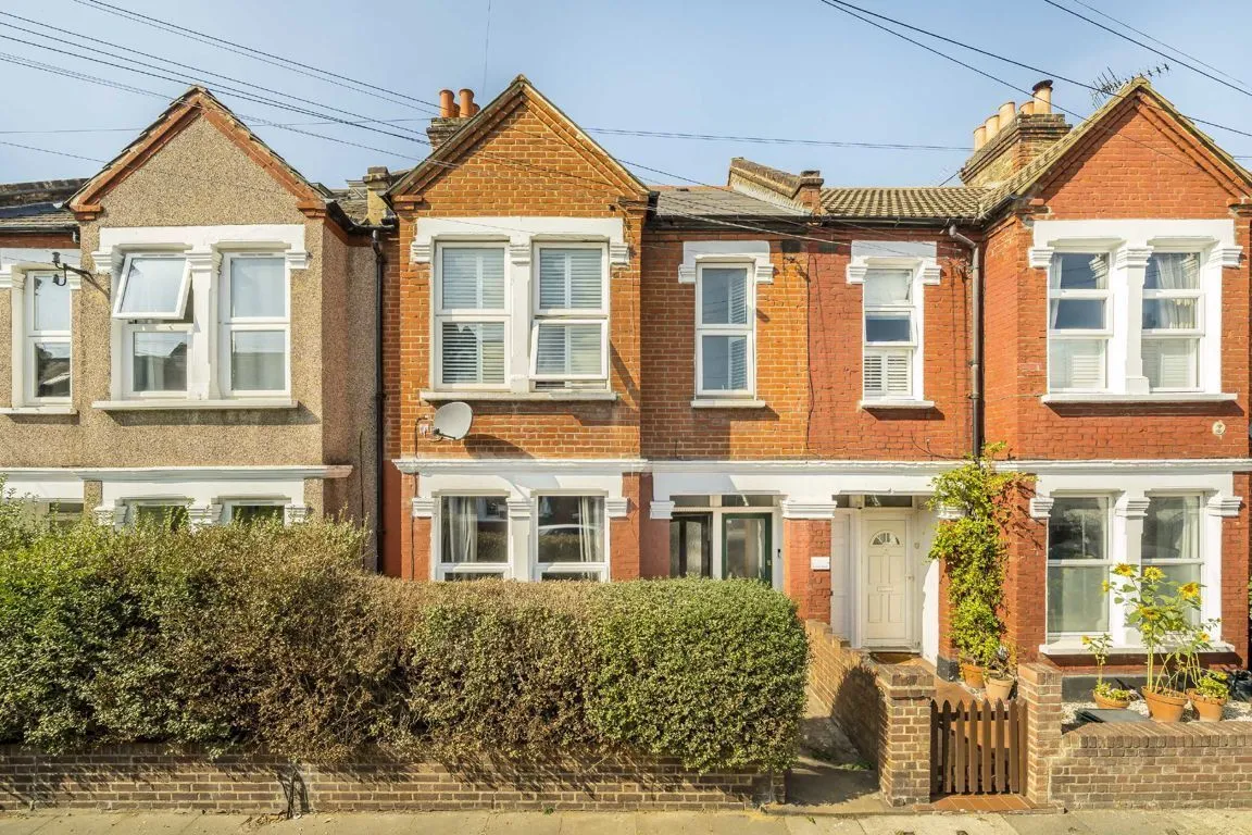 2 bed flat for sale, Bruce Road, CR4