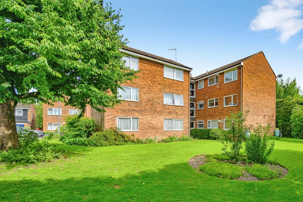2 bed flat for sale — Riverside Close, Kings Langley