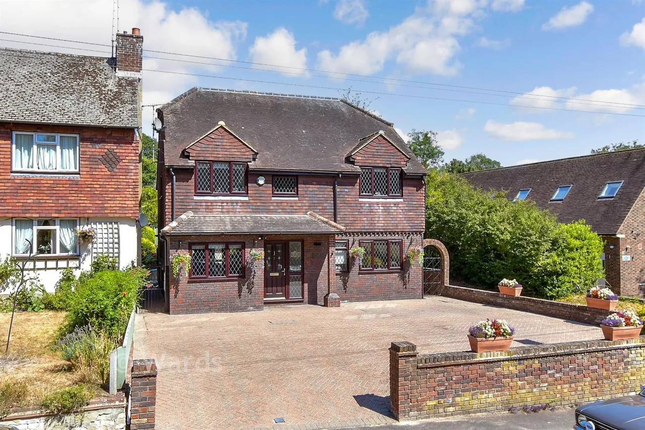 4 bed house for sale, London Road, Farningham, DA4