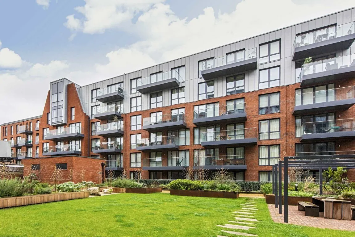 2 bed flat to rent, Gaumont Place, SW2