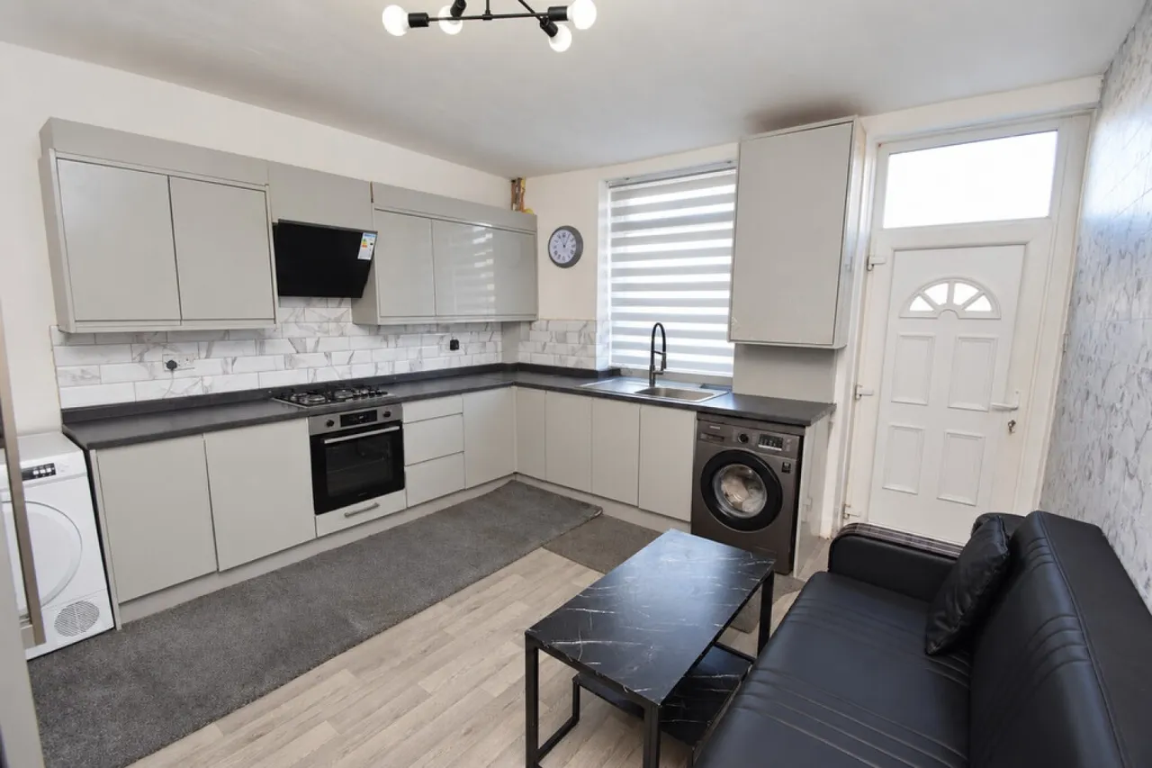 Keighley, BD21, photo 2