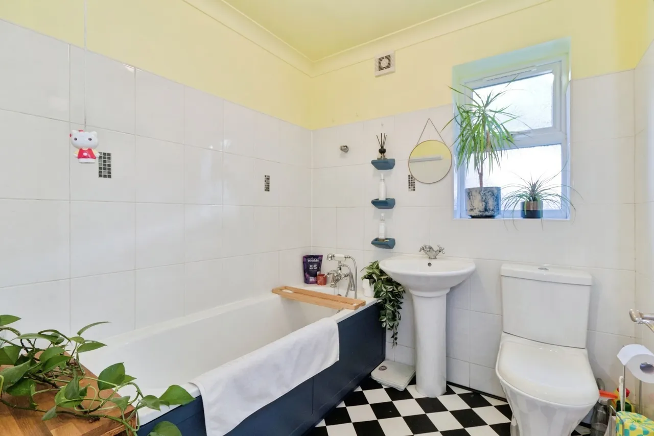 Wickham Lane, London, SE2, photo 25