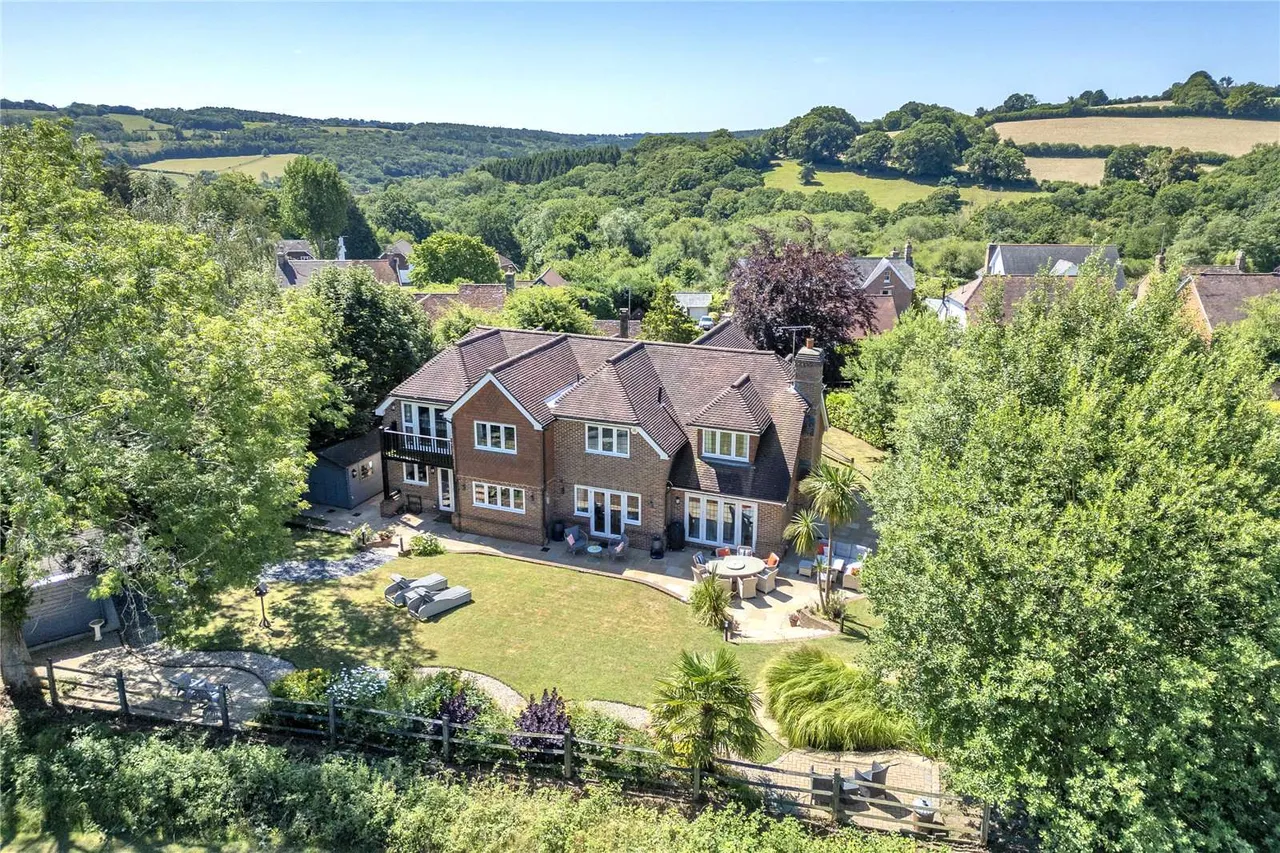 Heathfield Road, Burwash Weald, TN19, photo 2