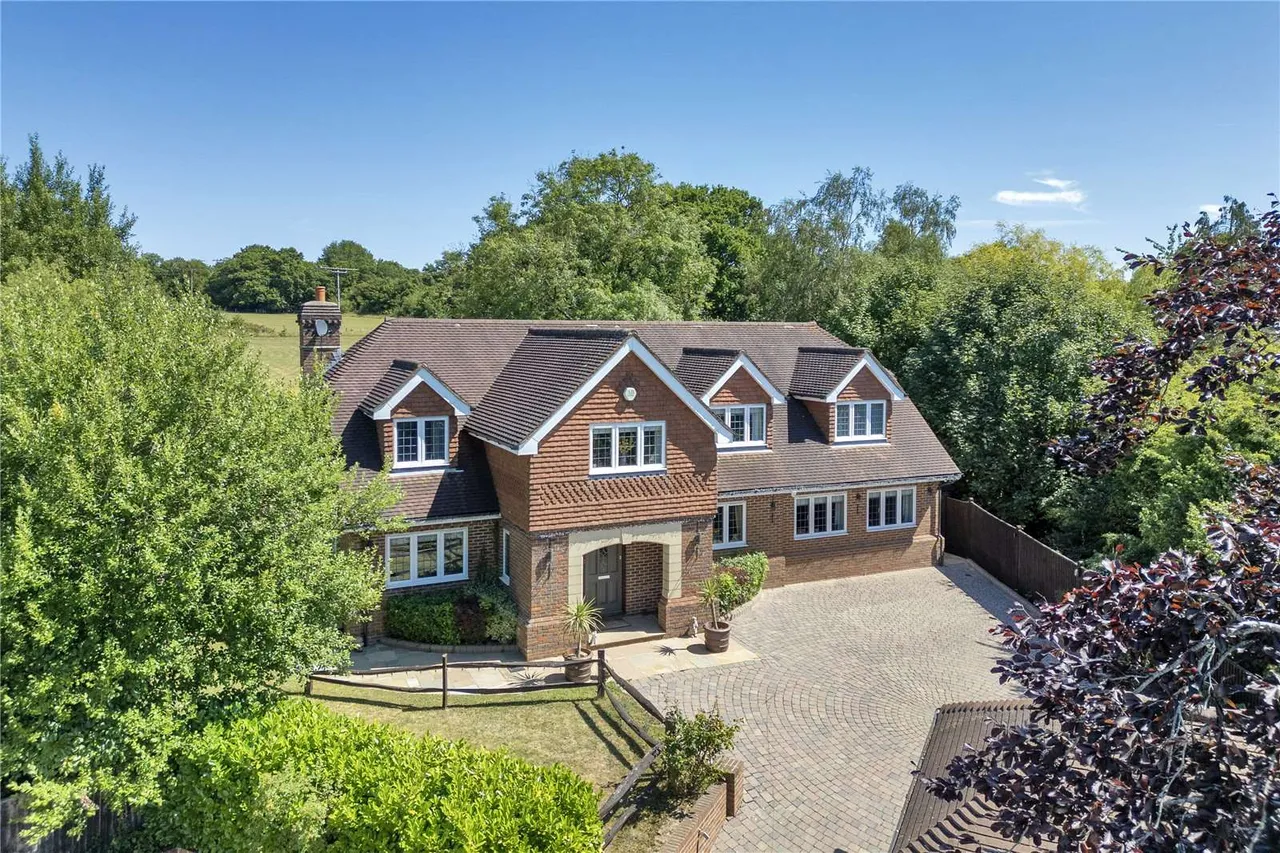 5 bed house for sale, Heathfield Road, Burwash Weald, TN19