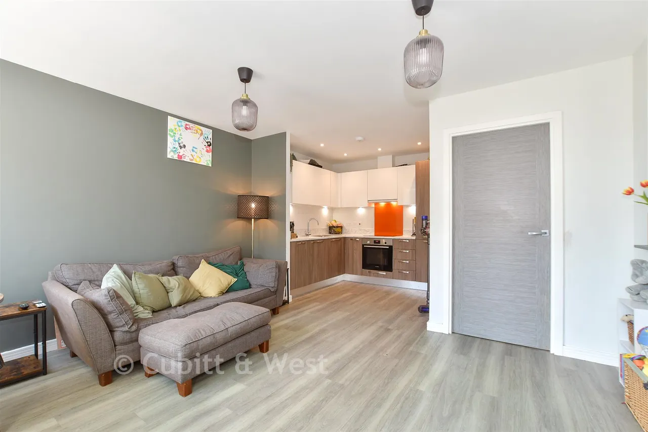 Wood Street, East Grinstead, RH19, photo 5