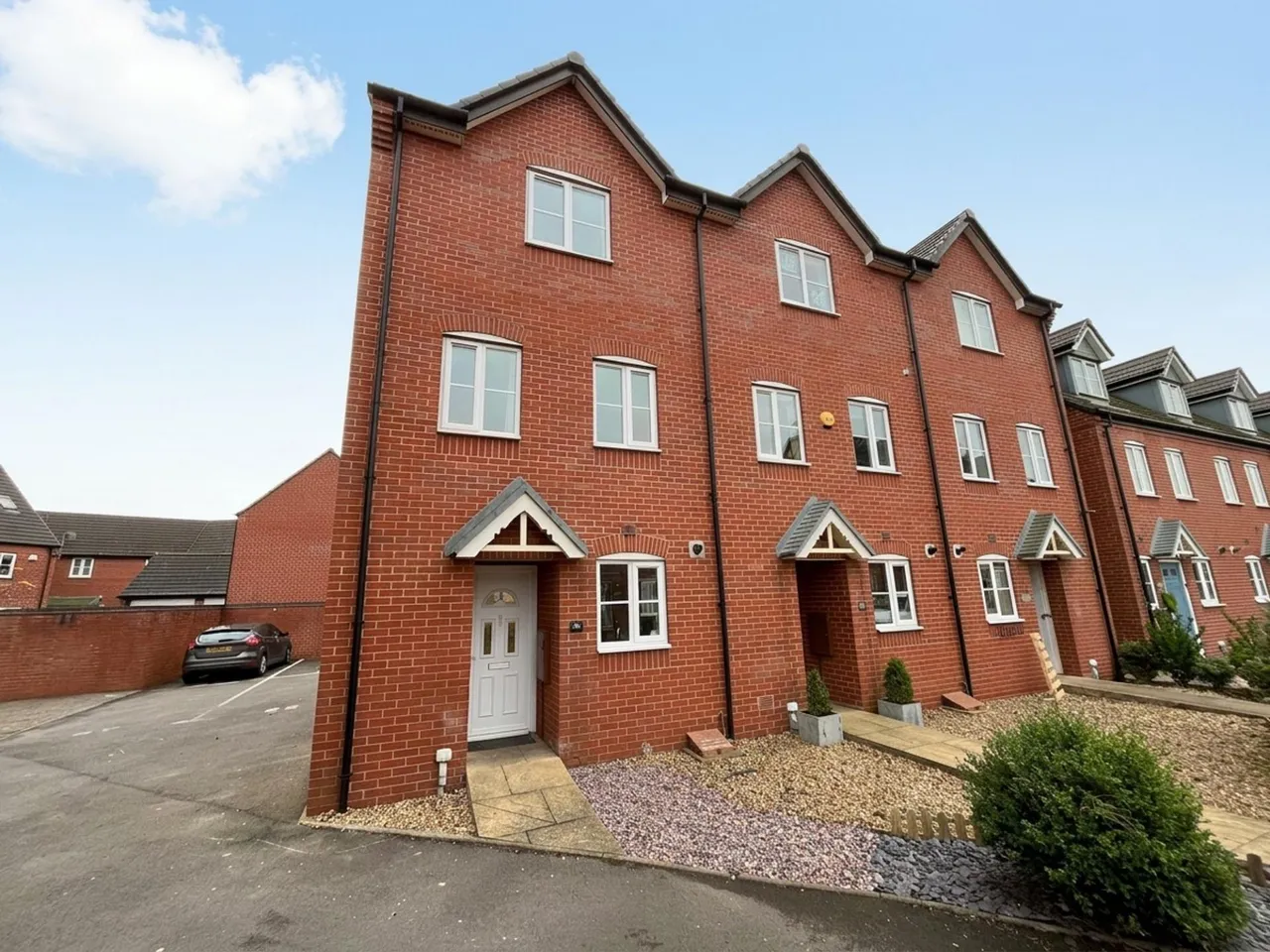 4 bed house to rent, Hull Street, Hilton, DE65