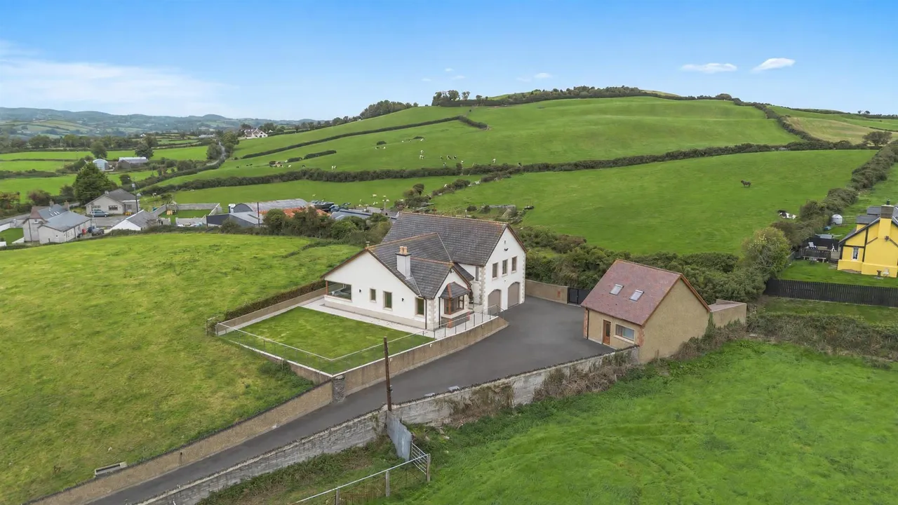 4 bed house for sale, Dromara Road, Dundrum, BT33