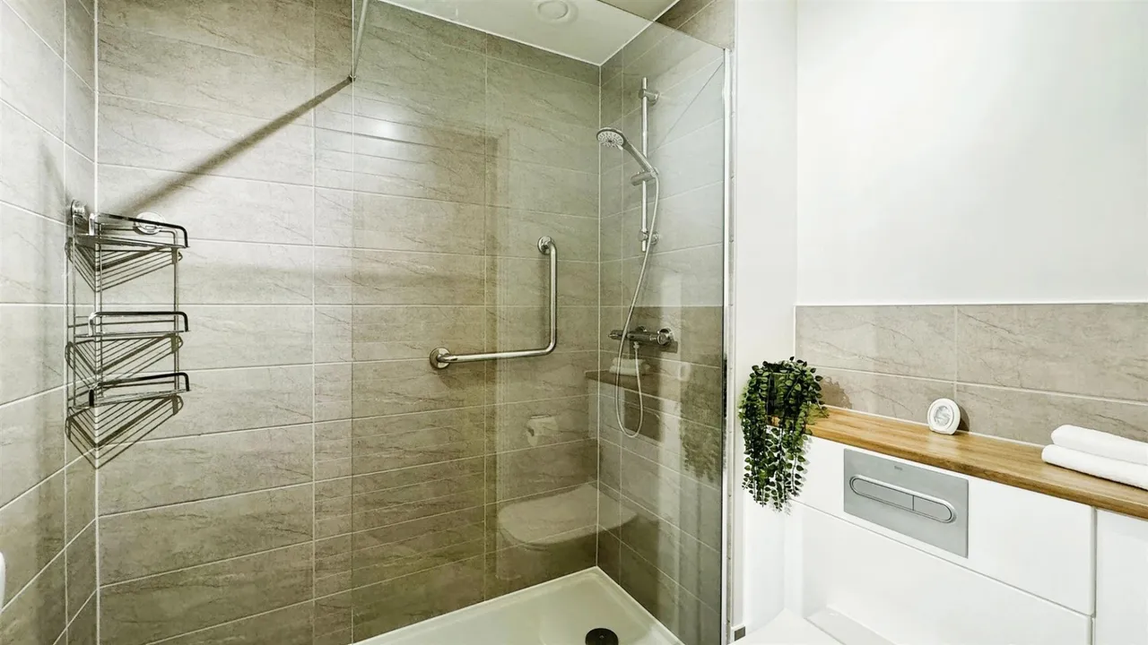 Sewardstone Road, Waltham Abbey, photo 7