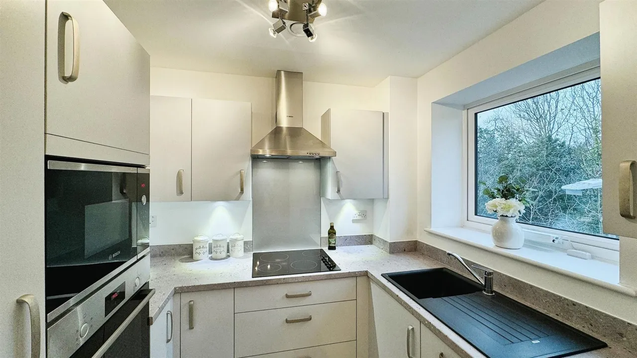 Sewardstone Road, Waltham Abbey, photo 4