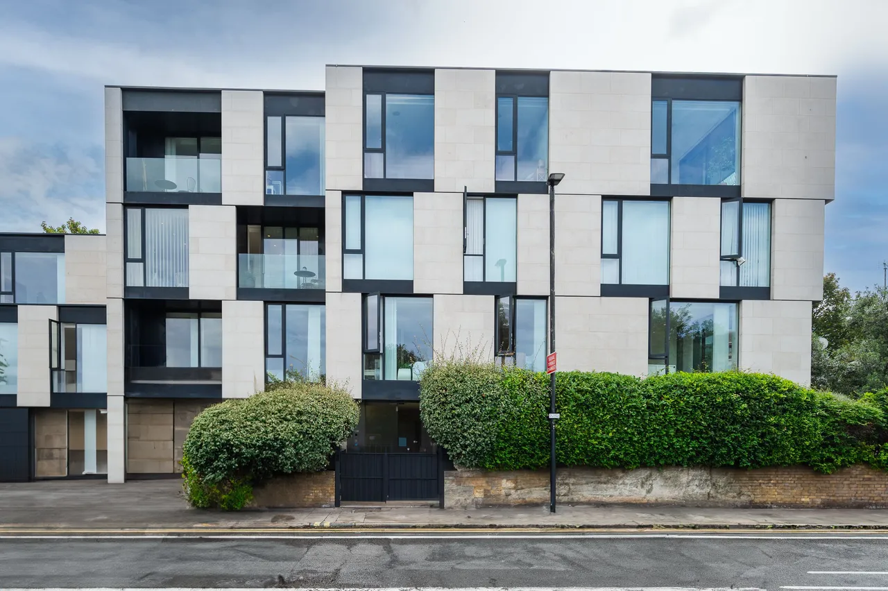 3 bed flat to rent — 7 Latitude House, Oval Road, London