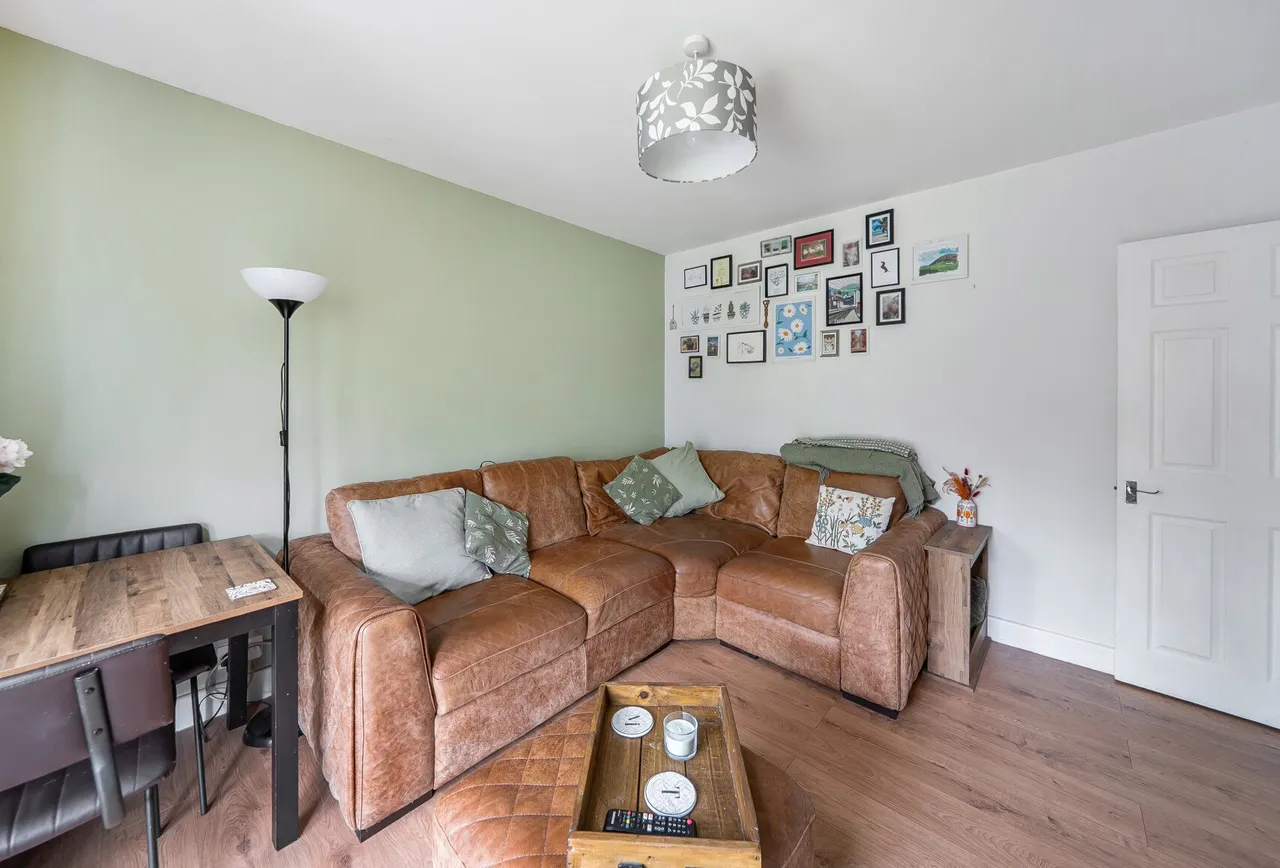 2 bed flat for sale — Woodgrange Close, Harrow, HA3 0XH