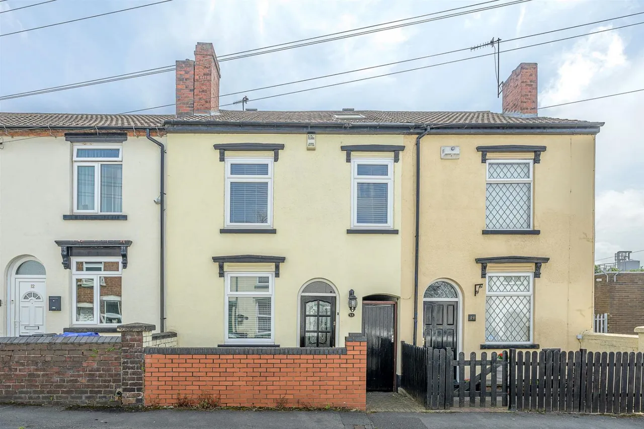 4 bed house for sale — Stewkins, Stourbridge, DY8 4YW