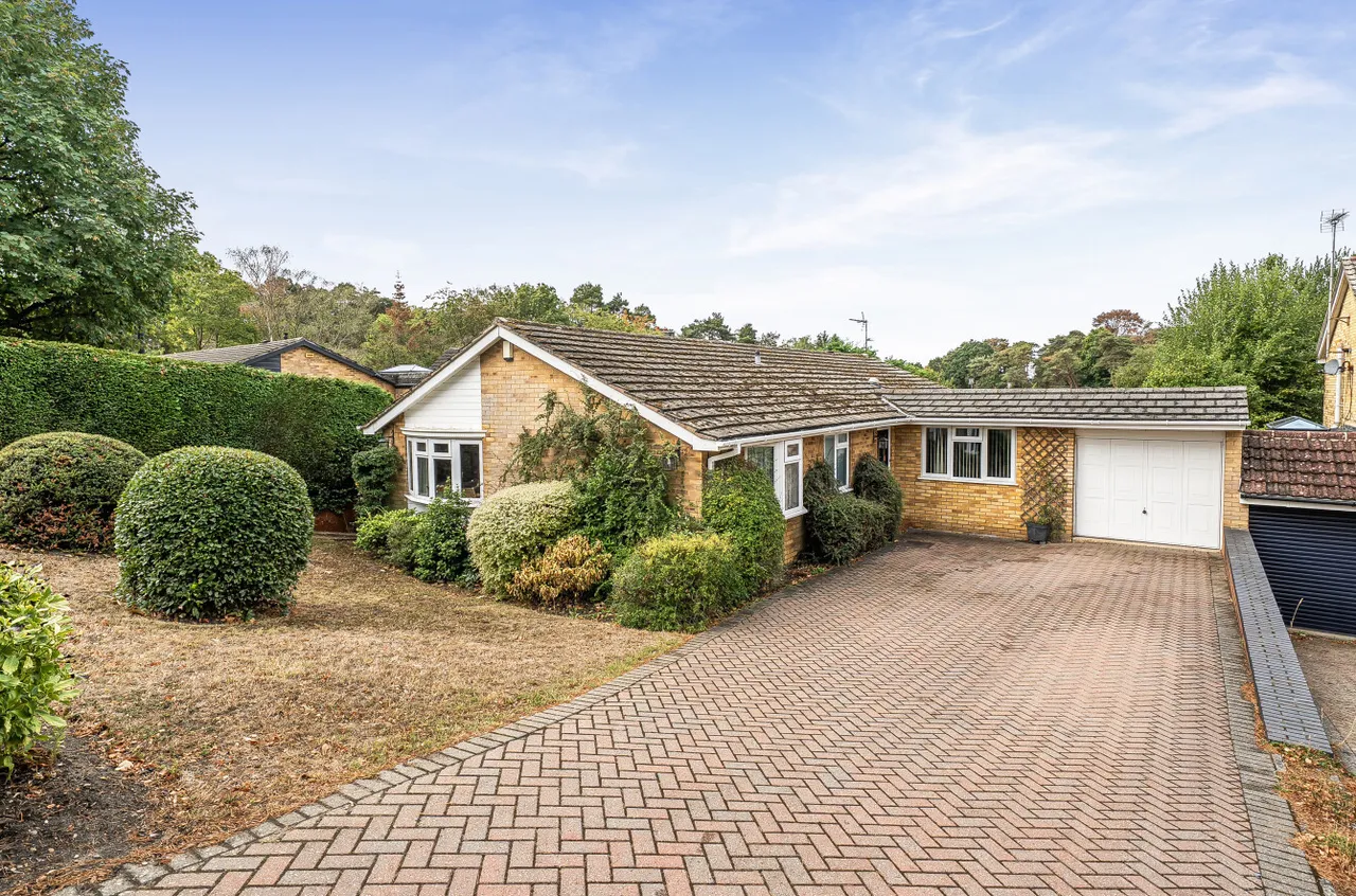4 bed house for sale — Green Hill Road, Camberley, Surrey, GU15 1PE