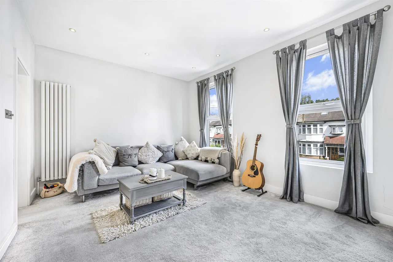 Buxton Road, North Chingford, E4 7DP, photo 3