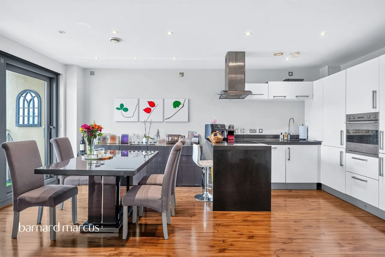 Bridges Court Road, London, SW11, photo 6