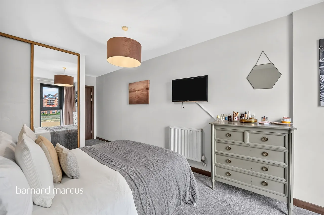 Bridges Court Road, London, SW11, photo 8